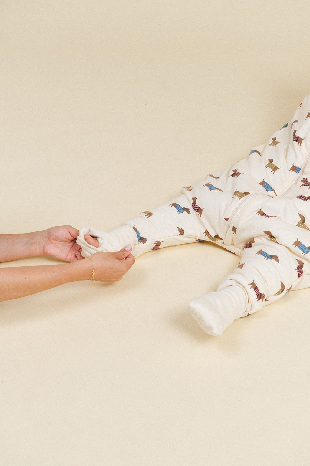 Saco de dormir MolisandCo TOG 2.5 com pés e mangas Fancy Teckels
