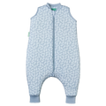 Saco de dormir MolisandCo TOG 2.5 com pés, padrão Blue Garden azul e branco, fecho frontal.