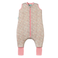 Saco de dormir MolisandCo TOG 2.5 com pés, padrão floral pastel, fecho rosa e punhos. Conforto e liberdade.