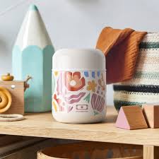 Monbento Termo sólidos 280ml Paper Cut com padrão floral colorido, em ambiente infantil com brinquedos de madeira.