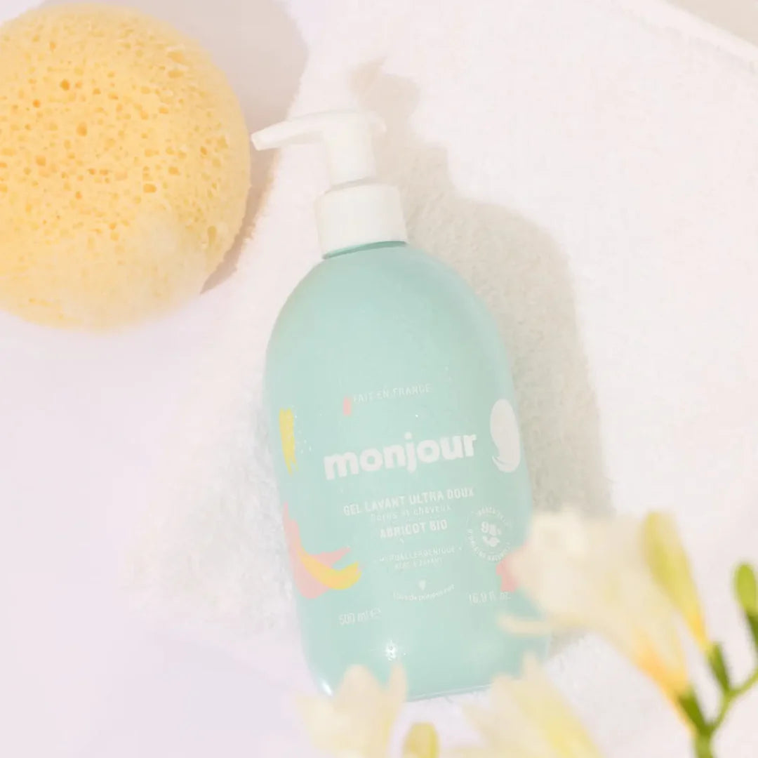 Frasco de gel lavante Monjour ultra suave com esponja natural e flores brancas. Produto natural.