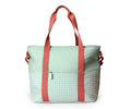 Bolsa térmica tipo tote Monneka Stripes Sage, verde menta com padrão de quadrados brancos na base e alças cor de salmão.