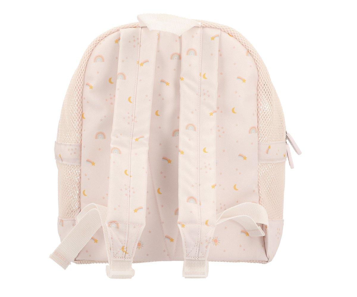 Vista traseira da mochila infantil Monnëka, exibindo as alças de ombro ajustáveis e o padrão de estrelas, luas e arco-íris no tecido de fundo rosa.