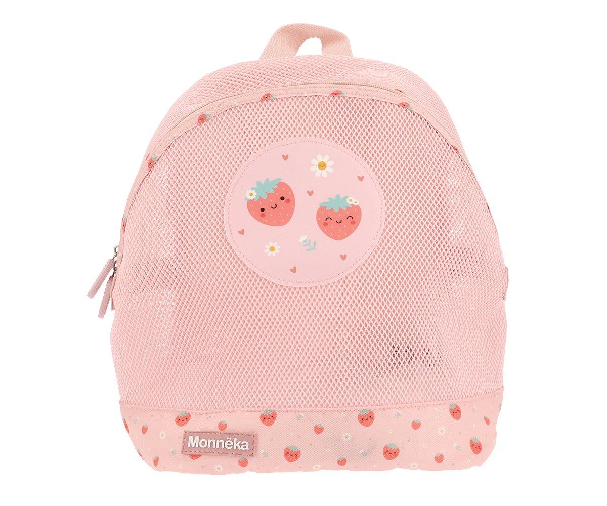 Imagem de estúdio da mochila infantil Monneka anti-areia rosa com estampado de morangos e logótipo visível.