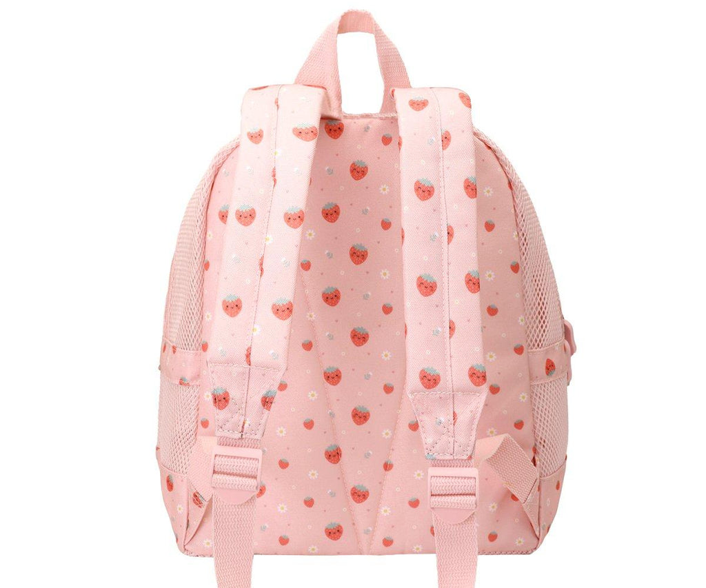 Vista traseira da mochila infantil Monneka, evidenciando as alças ajustáveis e o tecido com padrão de morangos.