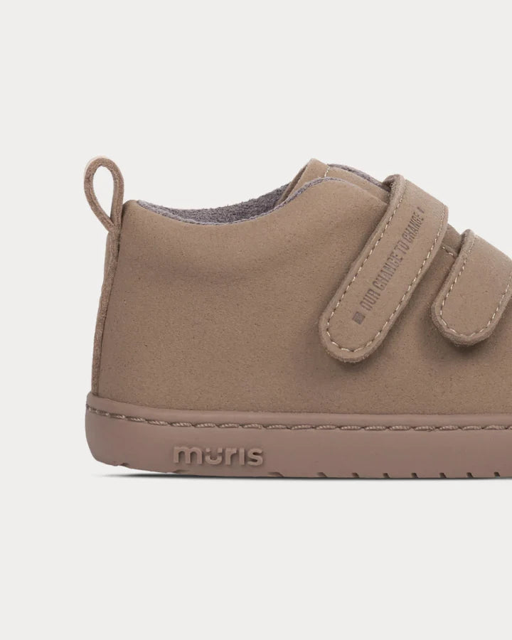 Par de botas Muris Barefoot Oslo Mini Elephant Gray, apresentadas num fundo branco para destacar o design e a cor.