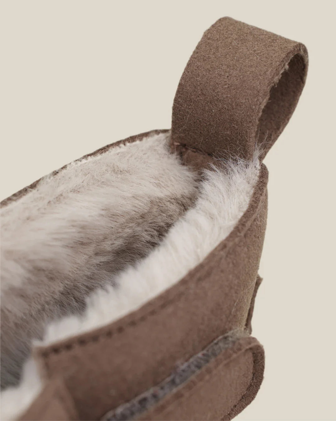 Detalhe do interior da Muris Barefoot Siberia Bota Adulto, com forro térmico macio para máximo conforto e isolamento no inverno.


