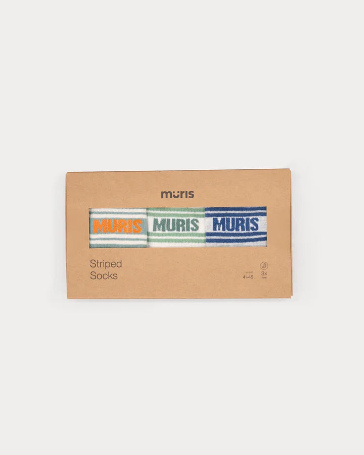 Uma caixa de cartão Muris contendo três pares de meias Muris Respeitadoras Homem dobradas, com as riscas e o logótipo "MURIS" visíveis, indicando o tamanho 41-45.
