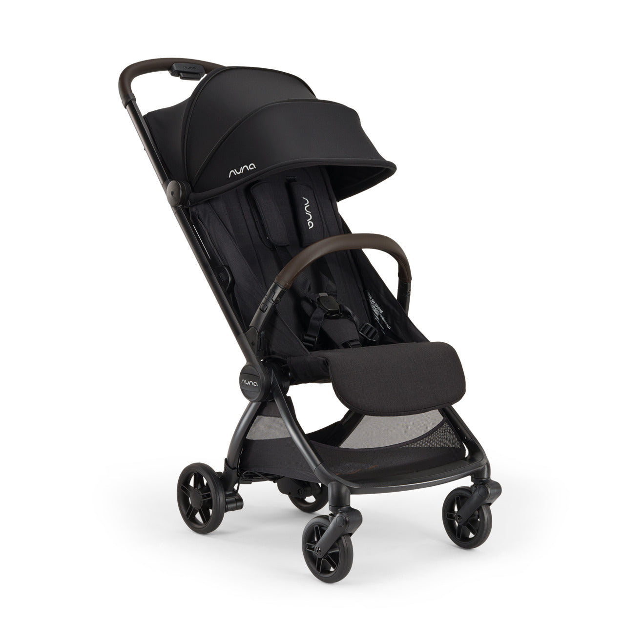 Carrinho de passeio compacto Nuna VIAA cabn em preto Caviar aberto e fechado com dimensões.