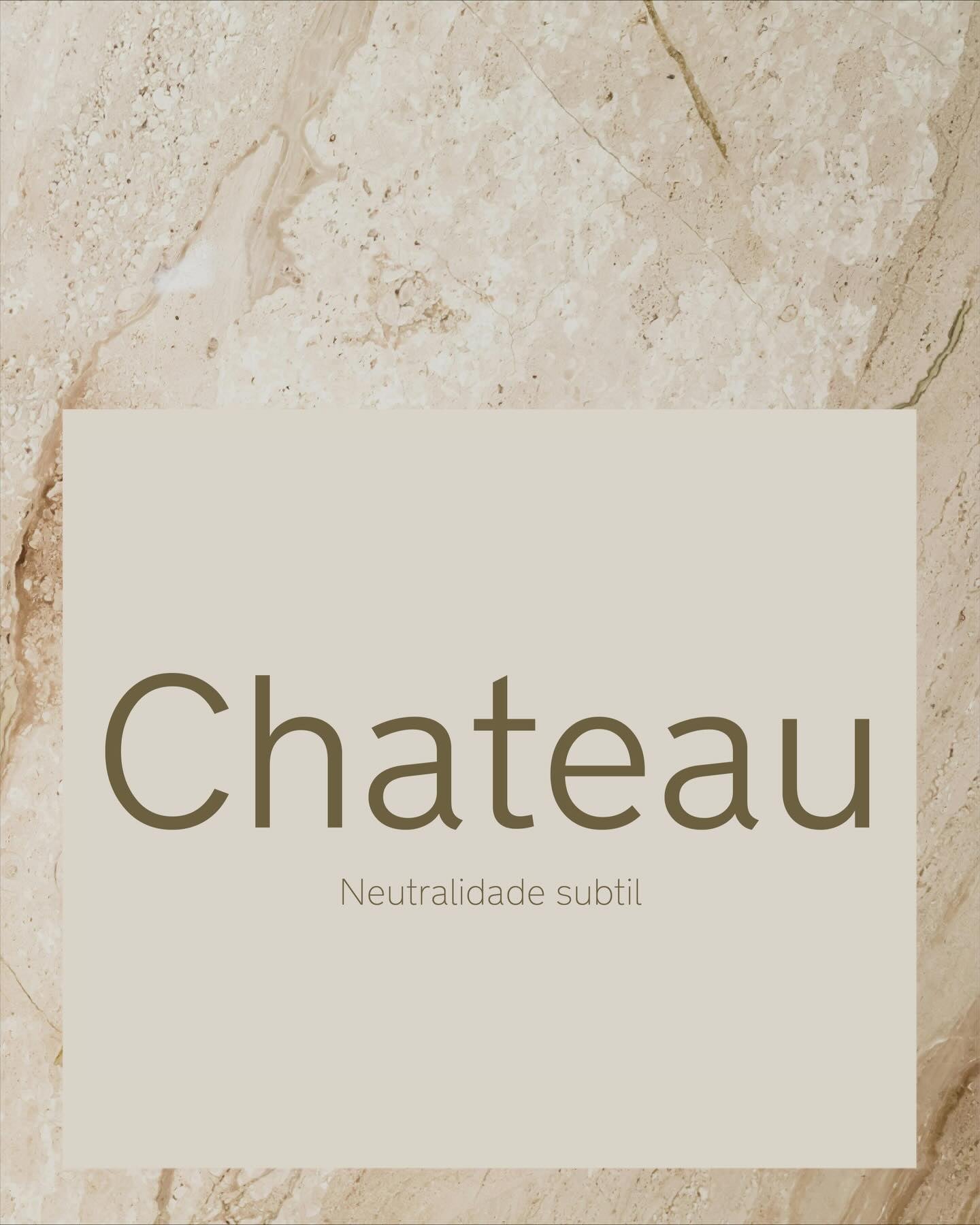 Palete de cores "Chateau" para o carrinho Nuna SWIV, apresentando um tom bege neutro subtil sobre fundo de mármore claro.