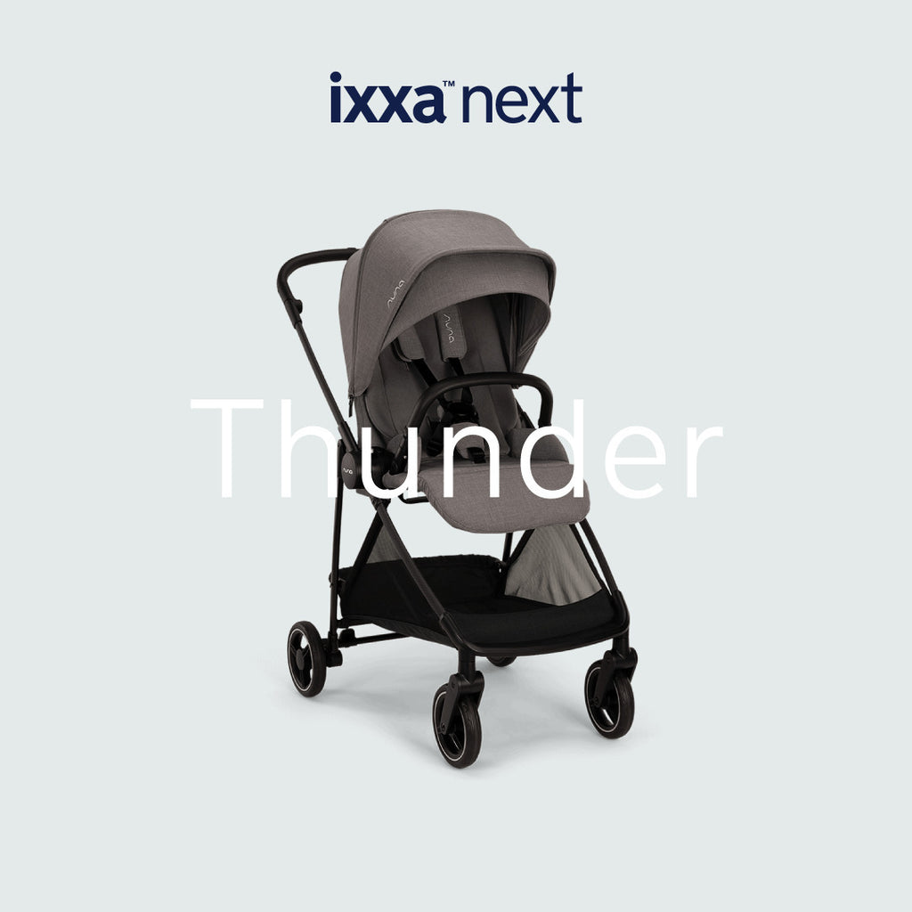 Vista lateral do carrinho Nuna IXXA NEXT com capota solar extensível UPF 50+ totalmente aberta.