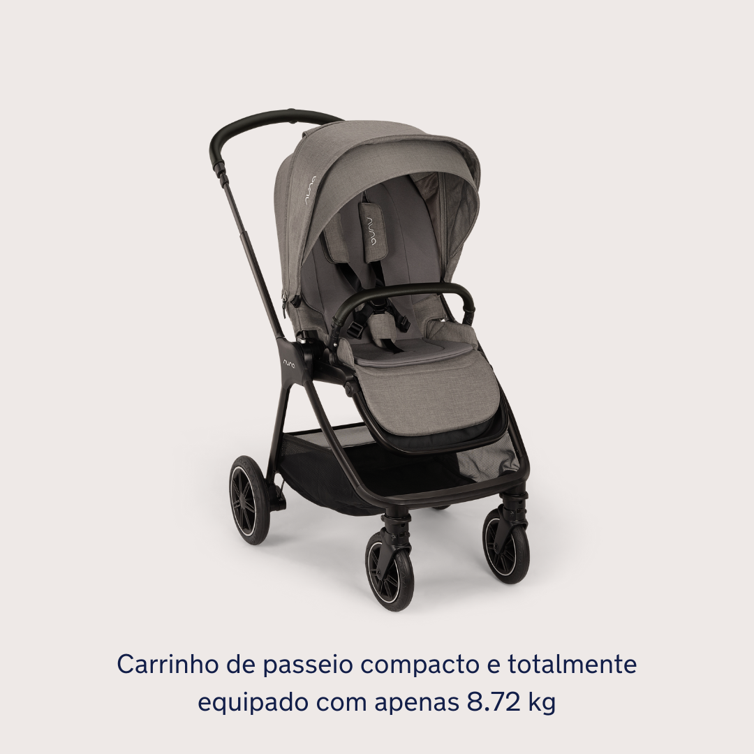 Carrinho de passeio Nuna TRIV NEXT cinzento, totalmente equipado, isolado sobre fundo claro, destacando o peso leve de 8,72 kg.