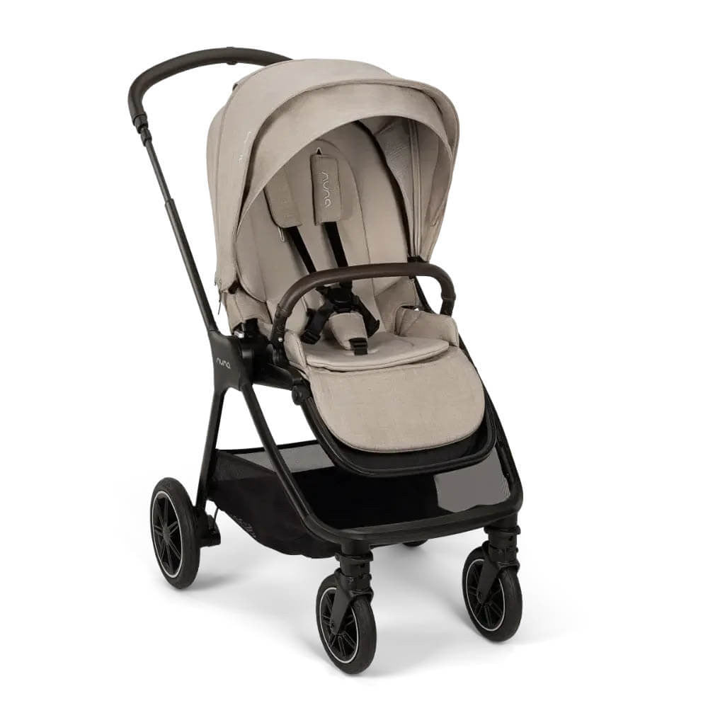 Carrinho de passeio Nuna TRIV NEXT na cor Chateau, vista em ângulo.