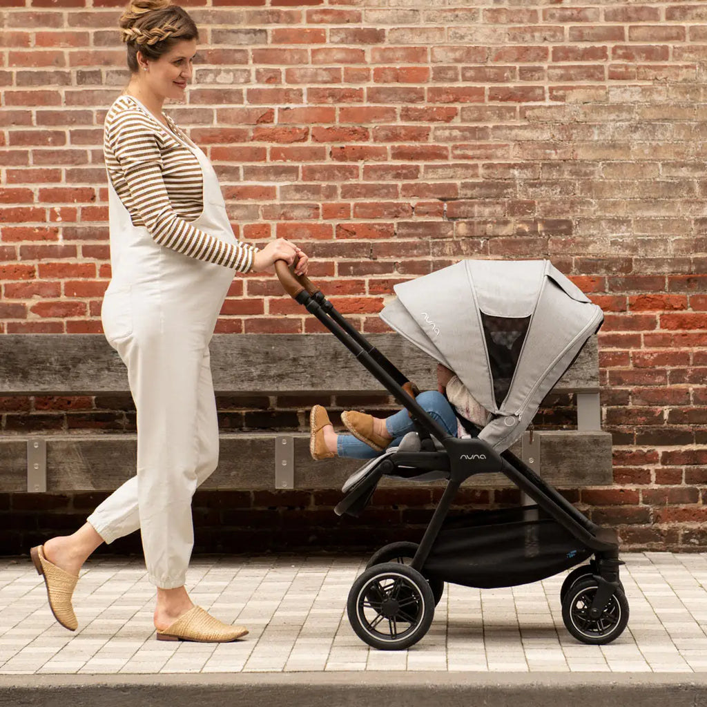 Nuna DUO / TRIO carrinho de passeio compacto Reversível TRIV NEXT biscotti