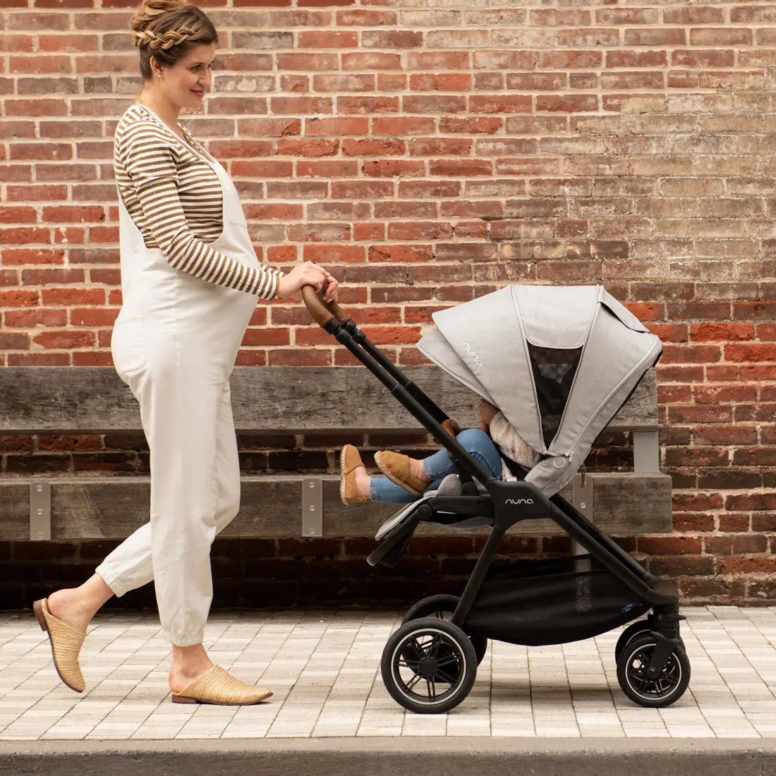 Nuna DUO / TRIO carrinho de passeio compacto Reversível TRIV NEXT biscotti