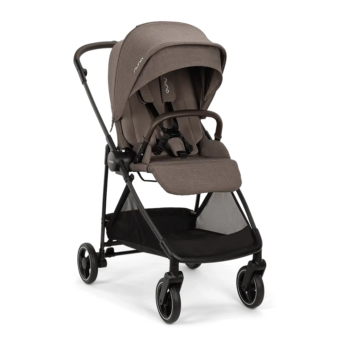 Carrinho de passeio Nuna IXXA NEXT na cor Chestnut, vista em ângulo.
