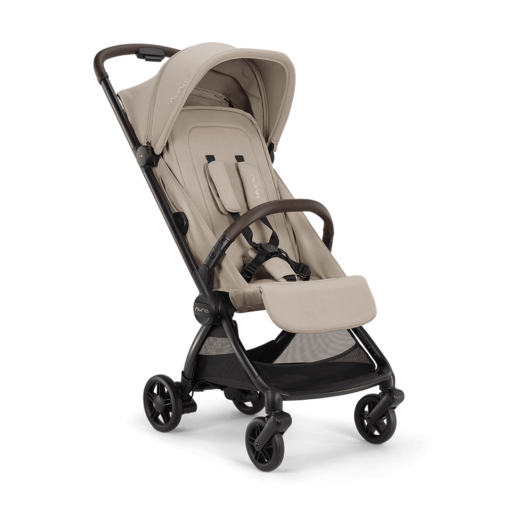 Carrinho de passeio Nuna VIAA cabn na cor Chateau, vista em ângulo