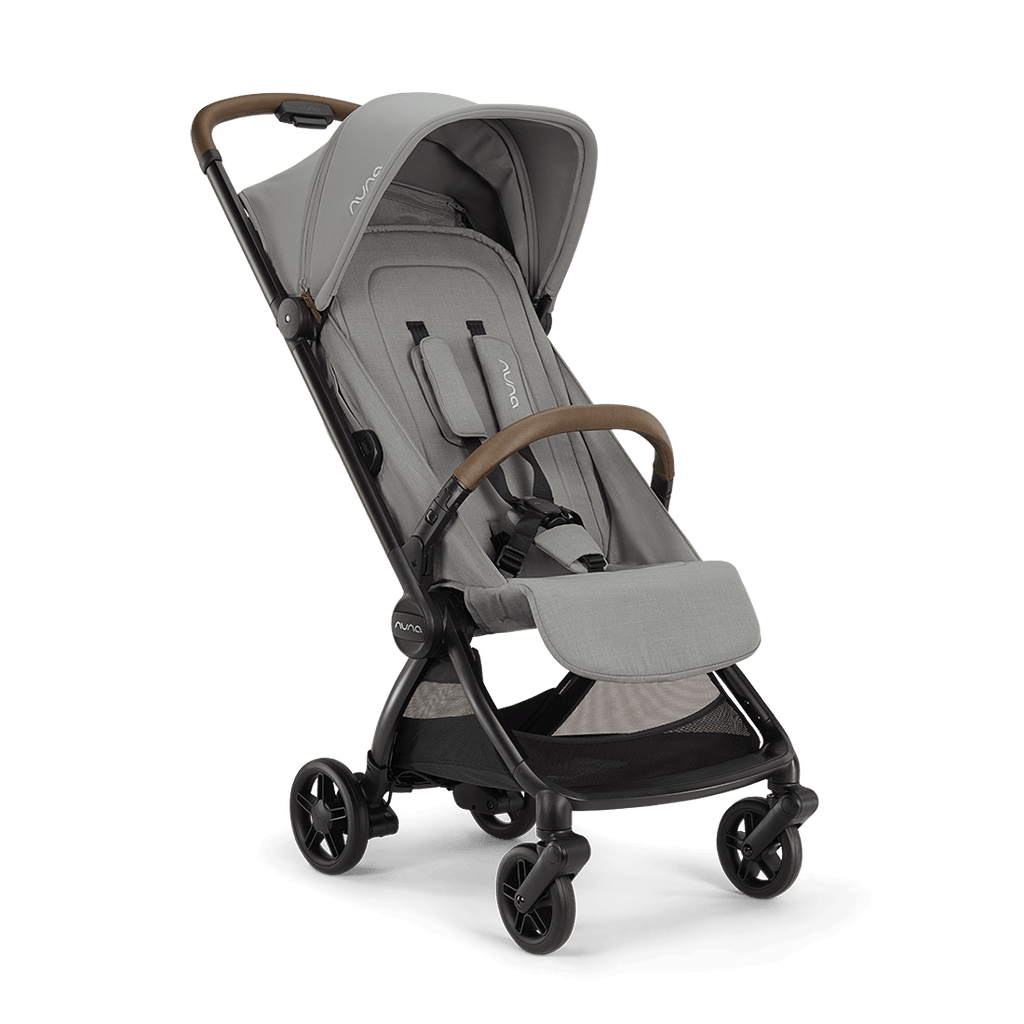 Carrinho de passeio Nuna VIAA cabn na cor Seasalt, vista em ângulo