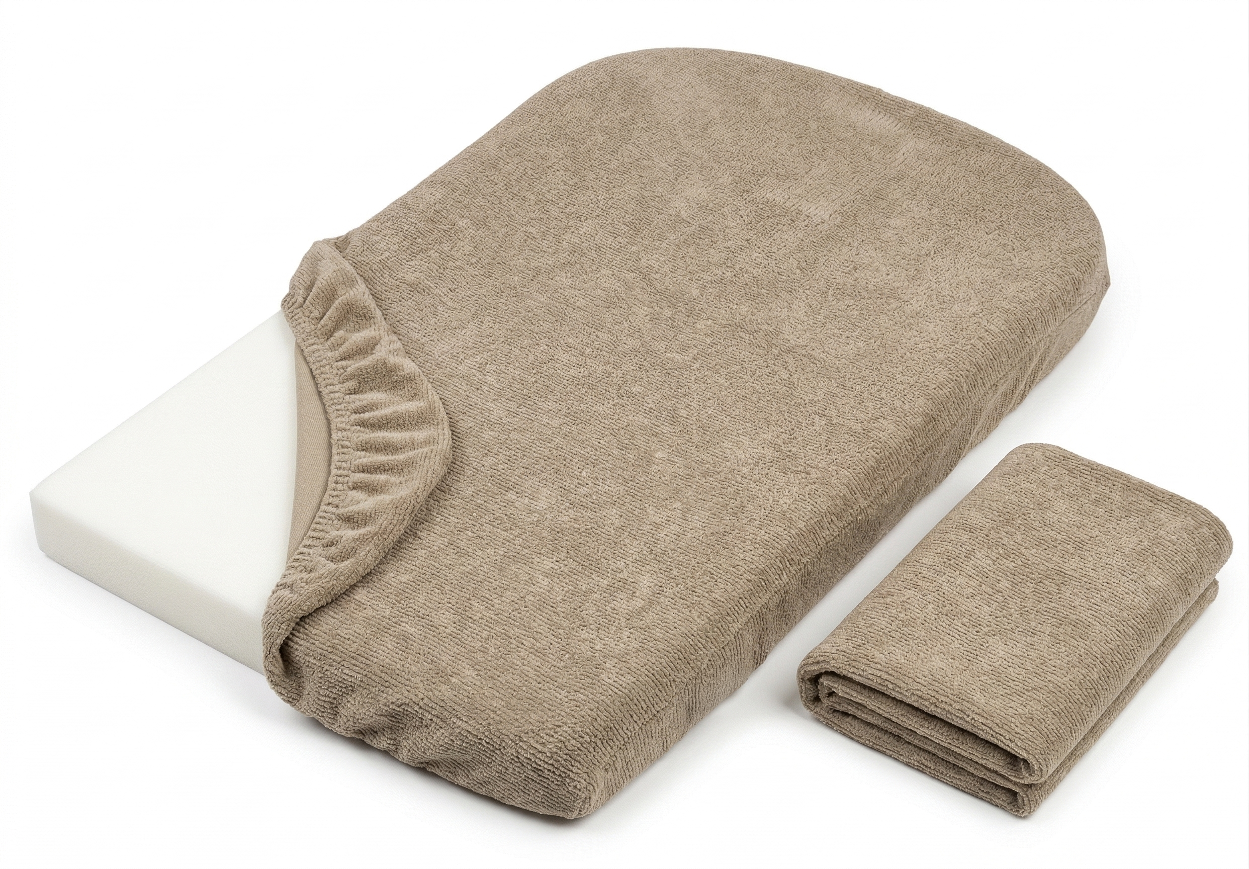 Conjunto de duas capas de trocador Olmitos em tom bege suave, uma esticada sobre um trocador e outra dobrada ao lado.