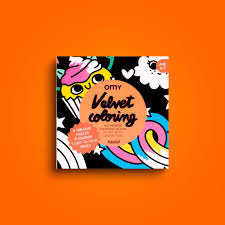 Capa do OMY Livro de pintar em veludo com tema de doces, sobre fundo laranja intenso, destacando a textura e o título.