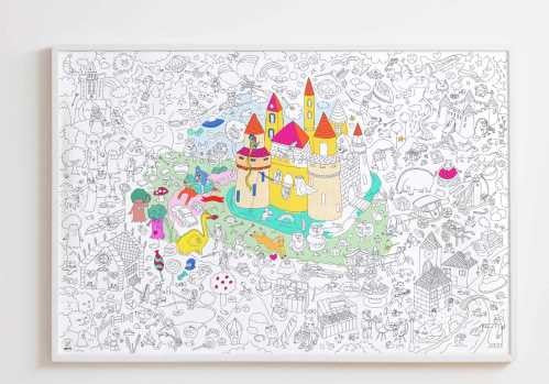 Póster gigante para colorir OMY Magic totalmente colorido, com um castelo central e diversas personagens e elementos fantásticos.
