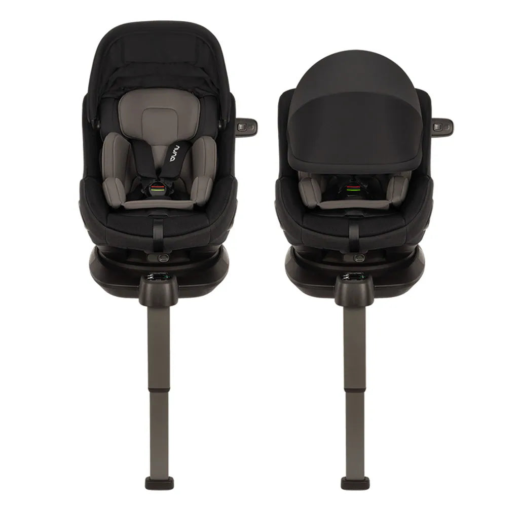 Comparação de duas cadeiras auto Nuna Pruu, uma em cor castanha clara (esquerda) e outra em preto (direita), ambas com capota, mostrando as opções de cor.