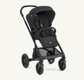 Carrinho Joie Chrome 2 na cor Raven preto, visto de três quartos