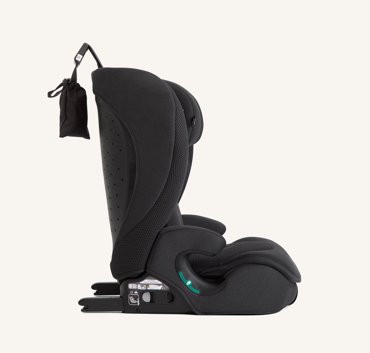 Cadeira auto Joie i-Irvana MAX em preto (Mercury), vista lateral com os conectores ISOFIX à vista.