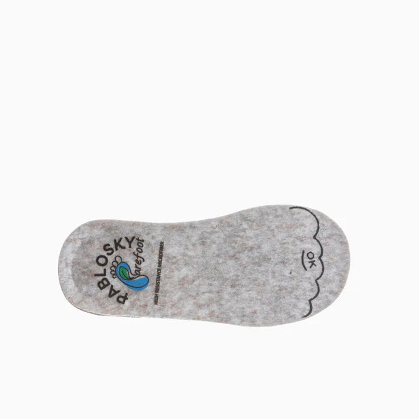 Palmilha térmica removível de lã reciclada da bota Pablosky Barefoot, com logótipo e marcação "OK".