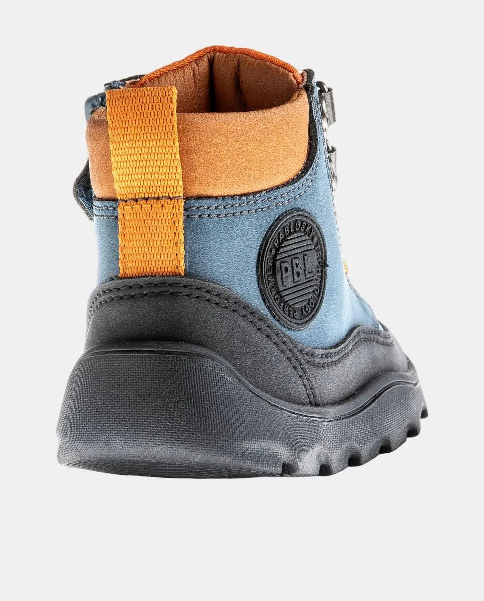 Bota Pablosky Barefoot Nobuck Tech Jeans, vista traseira, com reforço no calcanhar e tira.