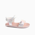 Sandália Pablosky Barefoot Durham infantil branca iridescente com fecho de velcro e detalhe de coração metálico. Vista lateral.