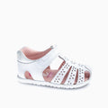 Sandália Pablosky Barefoot Olimpo branca para bebé, vista lateral, com fecho de velcro e recortes florais na parte frontal.