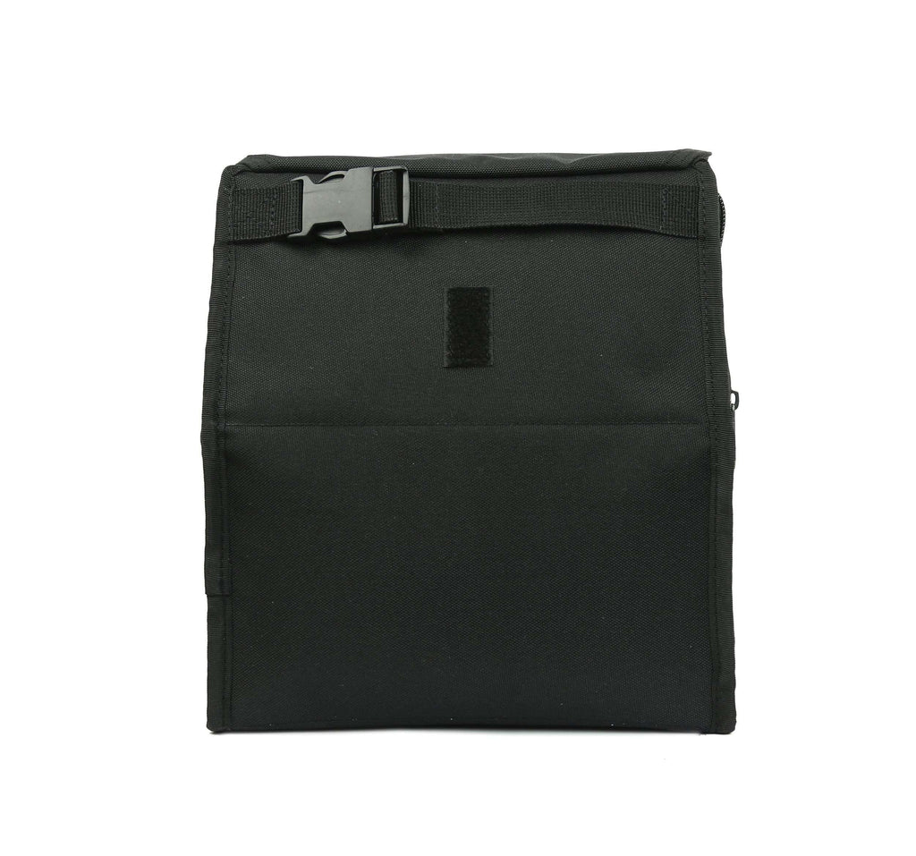 Interior da lancheira térmica Packit preta, mostrando o forro e o espaço amplo para recipientes de almoço.