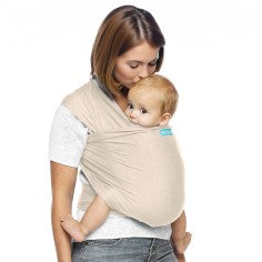 Pano elástico Moby Wrap Evolution de bambu, dobrado e pronto a usar, exibindo a textura suave e a cor neutra.