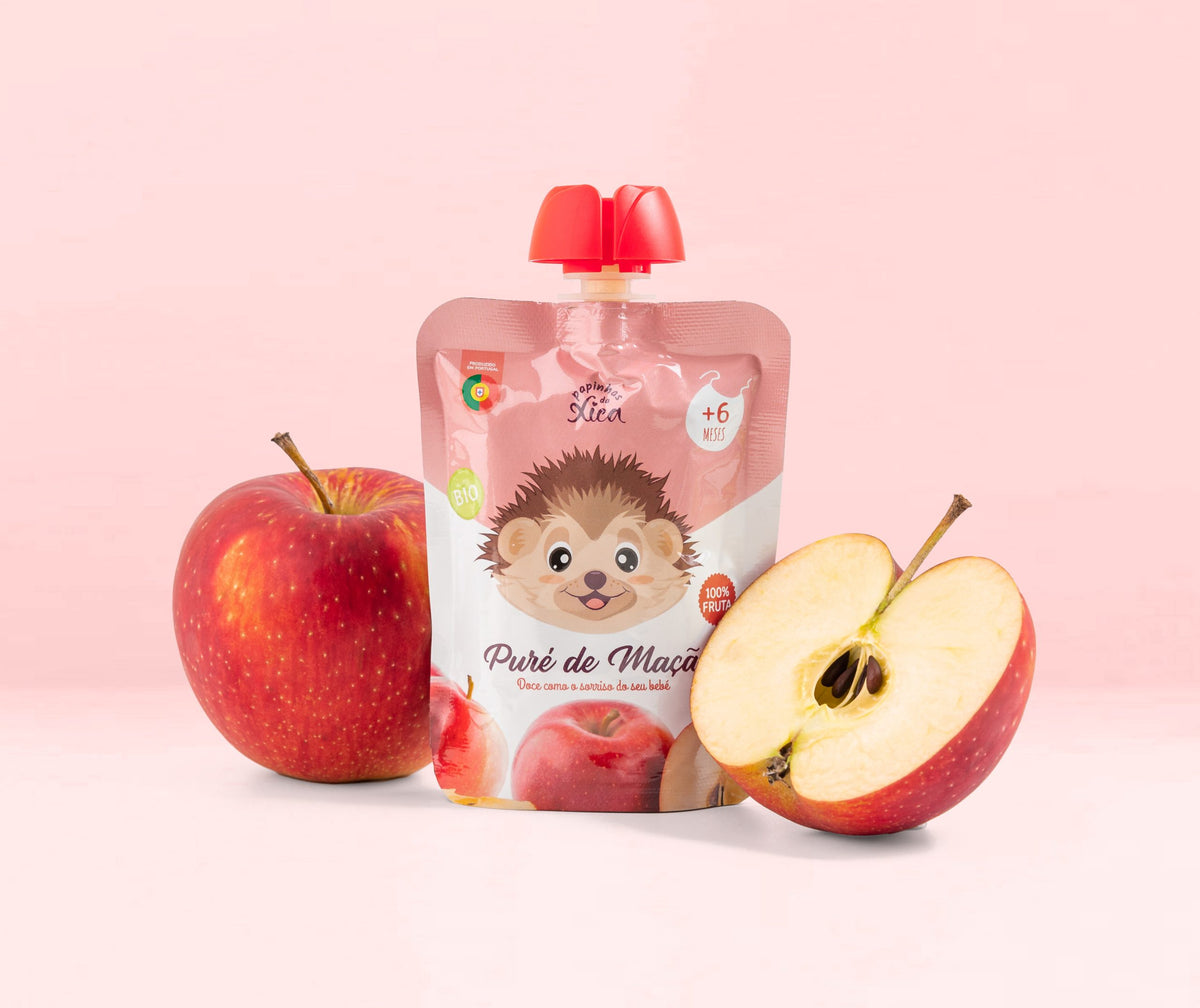 Saqueta de Puré de Maçã Biológico Papinhas da Xica com maçãs frescas, destacando 100% fruta e BIO.