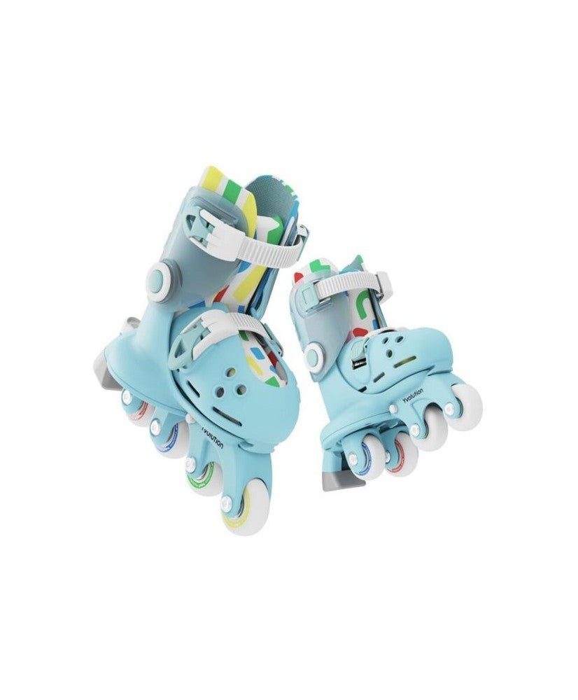 Par de patins infantis Yvolution Twista azuis em diferentes ângulos, mostrando a flexibilidade do design e o sistema de fecho.