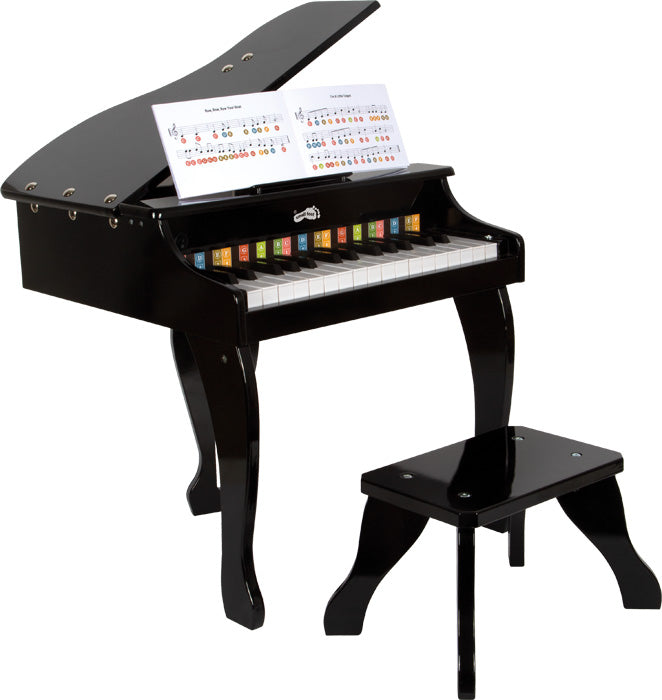 Piano de cauda infantil small foot preto, com banco, partitura e tampa aberta, mostrando as teclas coloridas.