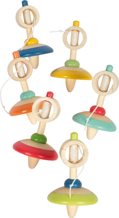 Conjunto de piões de madeira coloridos com corda, exibindo diferentes cores e designs. Perfeito para crianças desenvolverem a coordenação motora e a concentração.