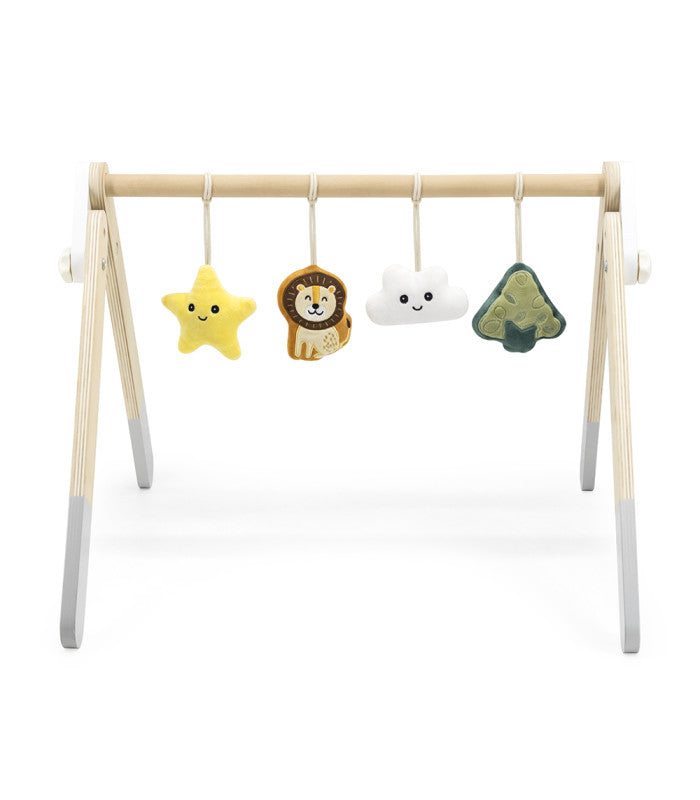 Ginásio de atividades PolarB para bebés, com estrutura em madeira clara e brinquedos pendurados em forma de estrela, leão, nuvem e árvore de natal.