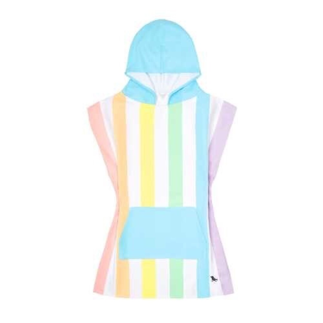 Poncho de praia Dock and Bay dobrado dentro da sua bolsa de transporte compacta, evidenciando a portabilidade do produto.