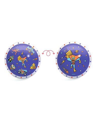 Comparação de dois pratos Djeco, um com o desenho principal do super-herói e outro com vários elementos do tema espacial e veículos em fundo azul.