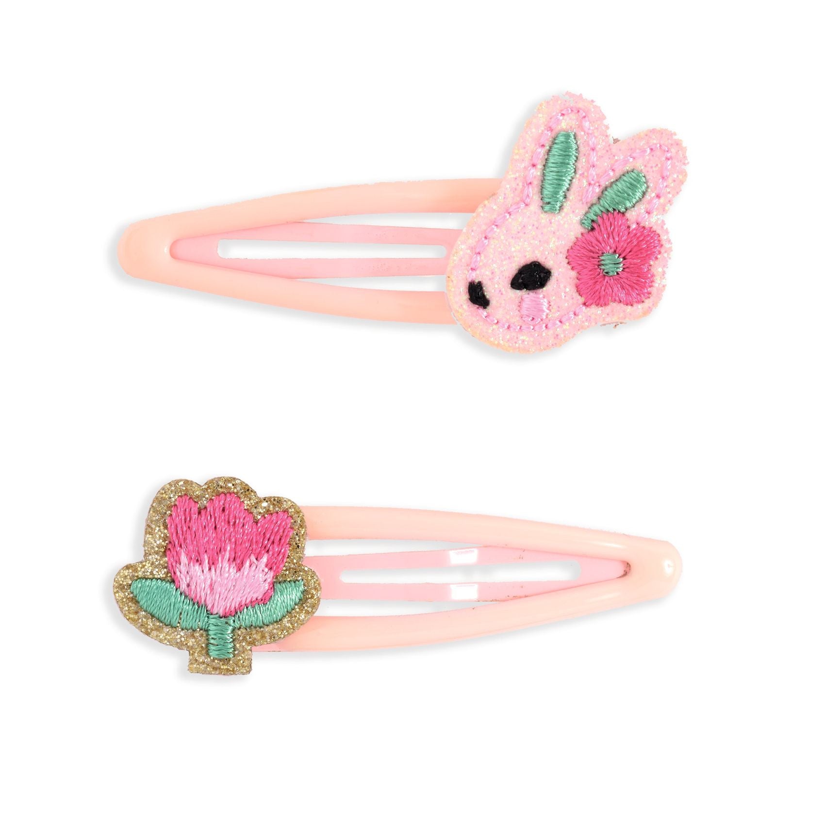 Par de presilhas de cabelo em metal cor de rosa pálido com apliques bordados: um coelho rosa com glitter e uma flor, e uma flor rosa e verde com contorno dourado.