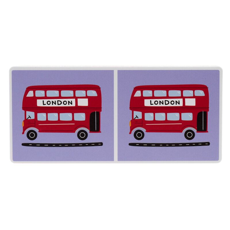 Duas peças de dominó infantis com ilustrações de autocarros vermelhos de dois andares de Londres, sobre fundo lilás.