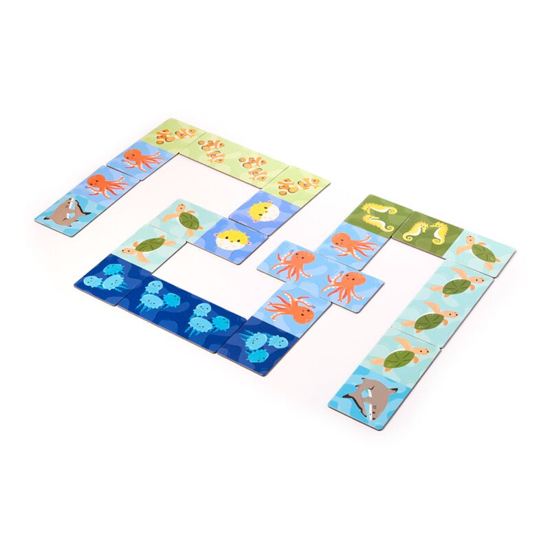 Conjunto de dominós Mariniverse disposto numa sequência de jogo, mostrando as peças coloridas com ilustrações de animais marinhos.