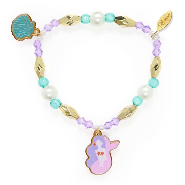 Pulseira infantil da Djeco da coleção Plume, decorada com contas peroladas, roxas e douradas, e três pendentes em metal esmaltado: uma sereia, um peixe e uma concha.