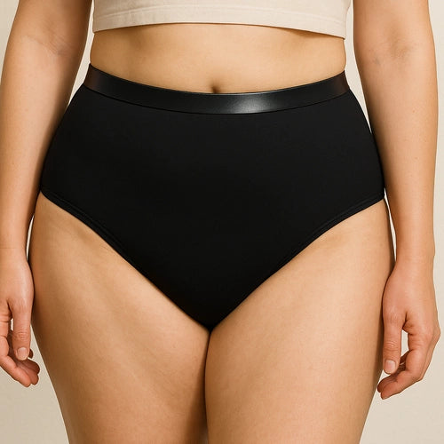 Mulher a usar cuecas absorventes pretas de cintura subida Pupus para incontinência leve.