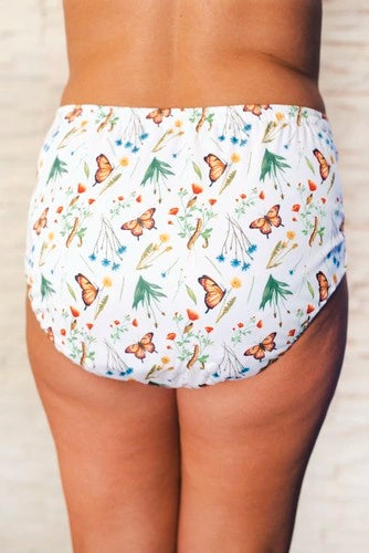 Vista traseira das cuecas impermeáveis reutilizáveis Pupus com padrão floral.