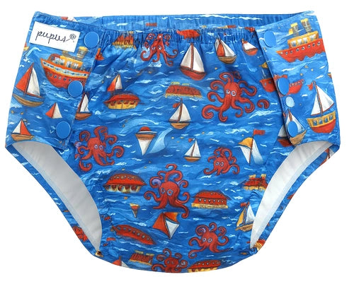 Cuecas de piscina reutilizáveis Pupus para adolescentes com padrão de barcos e polvos sobre fundo azul.