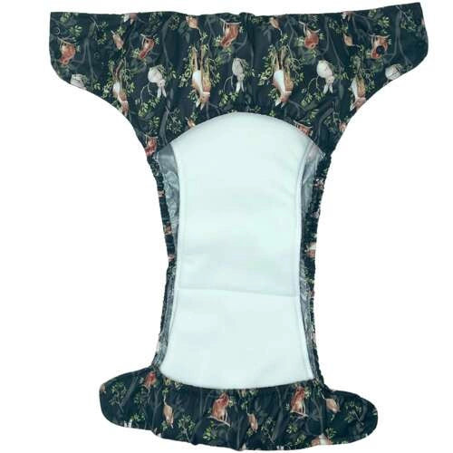 Fralda Pupus Junior aberta com absorvente branco XL colocado no interior para máxima proteção.