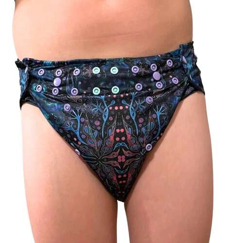 Pormenor do ajuste lateral e frontal por molas na fralda Pupus Junior Neon Splash.